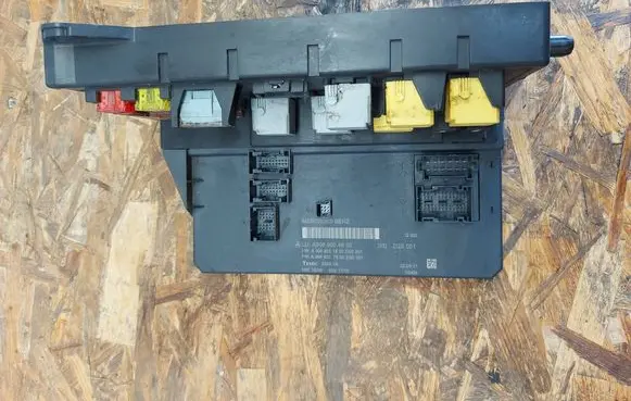 Volkswagen Crafter Fuse module A9069004800 A9069011600 A9069027500