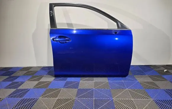 Lexus CT 200H Front door