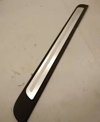 Front sill trim cover