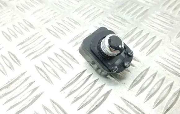 Wing mirror switch