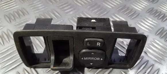 Toyota Corolla Verso E121 Wing mirror switch 183574