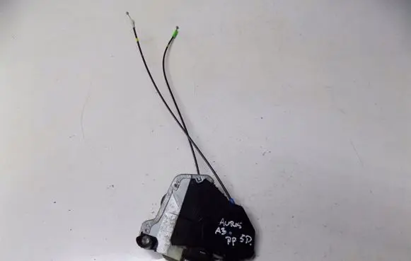 Toyota Auris 150 Loading door lock 