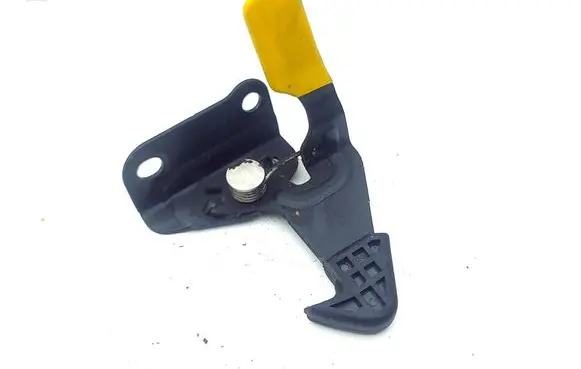 Nissan Leaf II (ZE1) Engine bonnet (hood) release handle 