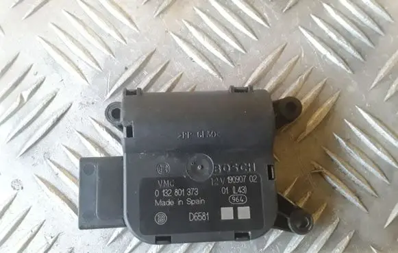 Mercedes-Benz Sprinter W906 Air flap motor/actuator 0132801373