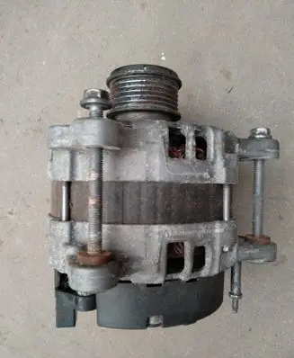 Volkswagen PASSAT B7 Generator/alternator 03L903024