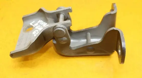 Opel Vivaro Front door upper hinge 311772M GM66380