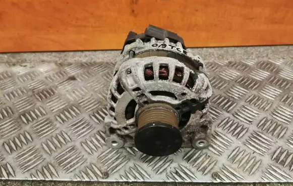 Renault Clio IV Generator/alternator 231008593R