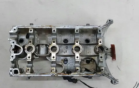 Volkswagen Beetle A5 Rocker cam cover 06H103475G