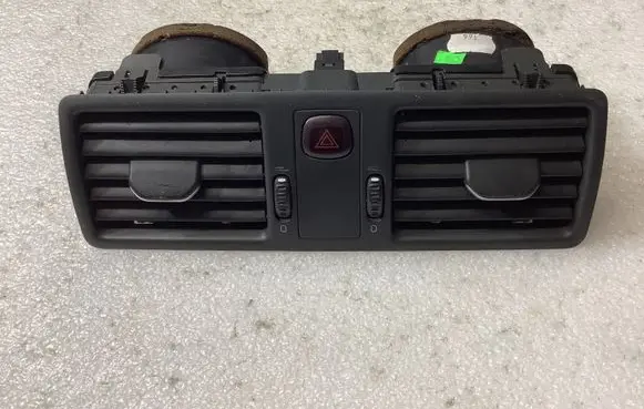 Volvo XC90 Dash center air vent grill 3409400