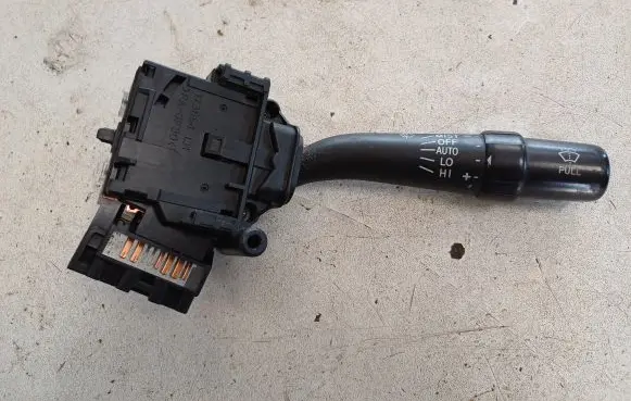 Toyota Avensis T250 Wiper control stalk 173654