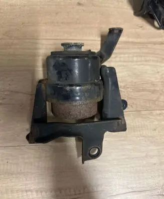 Toyota Corolla Verso AR10 Engine mount bracket