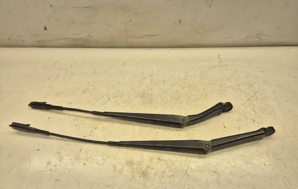 Volvo XC90 Front wiper blade arm 30753819 30753817