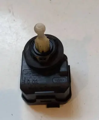 Volkswagen Golf IV Headlight level adjustment motor 1J0941295C