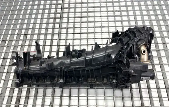 BMW 5 G30 G31 G38 Intake manifold 8579245