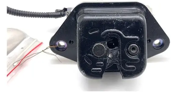 Honda Civic IX Tailgate exterior lock