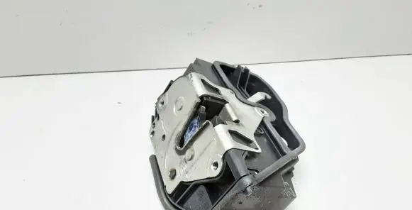 BMW X3 E83 Front door lock 7167072
