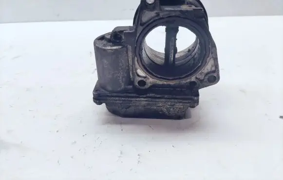 Volkswagen Touran I Throttle valve A2053099815 03G128063C