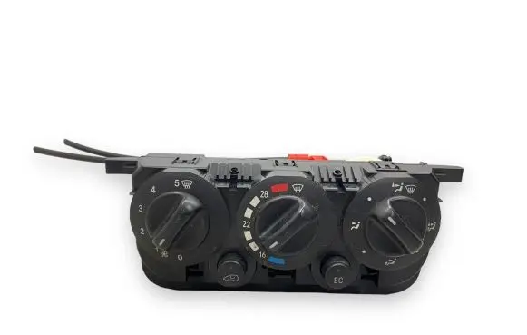 Mercedes-Benz A W168 Climate control unit 1688301285 Q111901 0201