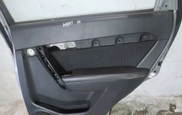 Chevrolet Captiva Rear door card panel trim