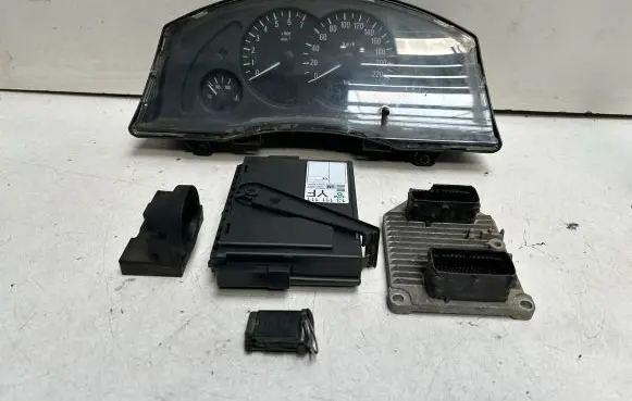 Opel Meriva A Engine ECU kit and lock set 13105214 5WK91716 S0300405