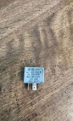 Volkswagen Golf IV Other relay 141951253B 20240072