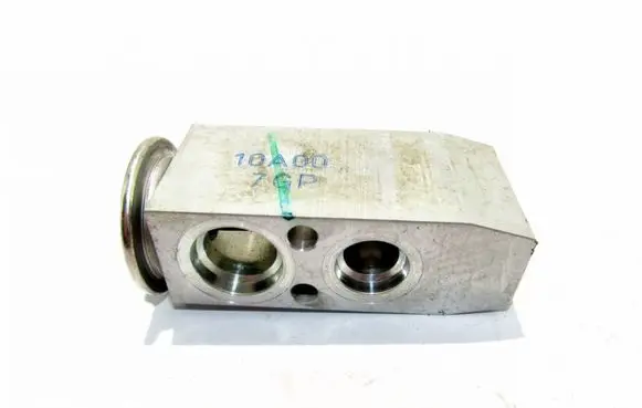 Nissan Qashqai Air conditioning (A/C) expansion valve 10A00