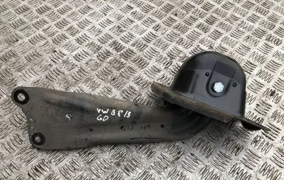 Volkswagen PASSAT B8 Rear upper control arm/wishbone 5Q0505226C