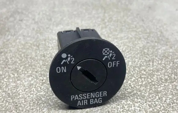 Opel Astra J Passenger airbag on/off switch 13268602