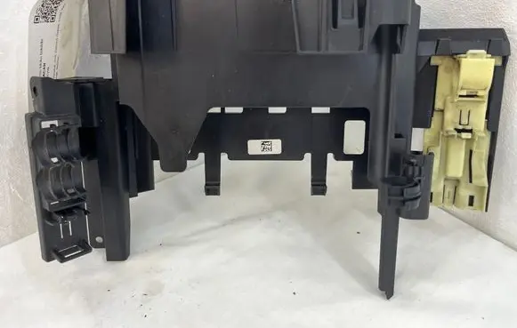 BMW 5 G30 G31 G38 Engine control unit holder 8584651