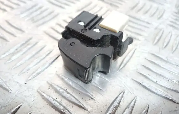 Toyota RAV 4 (XA20) Electric window control switch 6072J3N