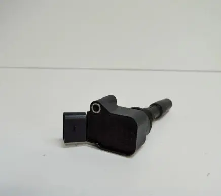 Volkswagen Jetta VII High voltage ignition coil 04E905110M