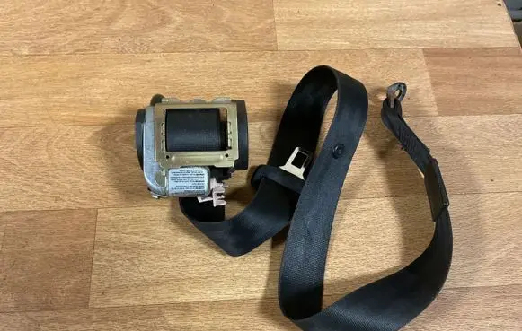 Audi TT Mk1 Front seatbelt 8N8857705 560547100A 10031999