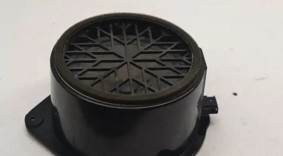 Audi A6 S6 C6 4F Front door speaker A0110405