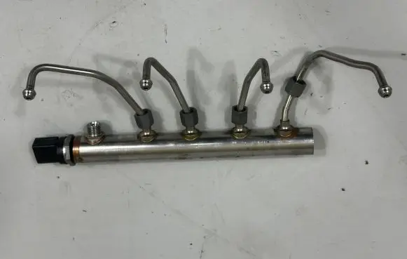 BMW 4 F32 F33 Fuel main line pipe 7585411
