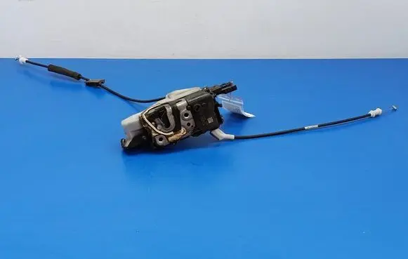 Peugeot 508 RXH Front door lock 