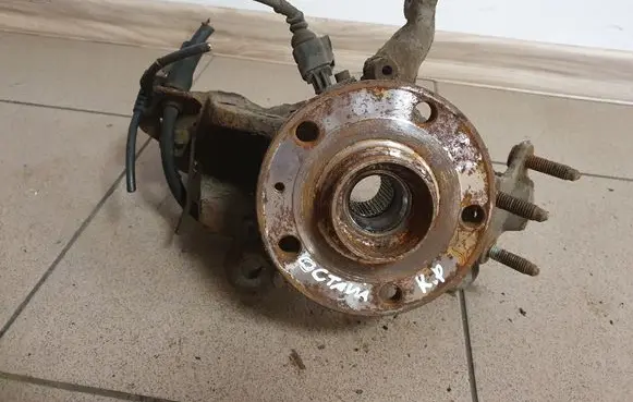Skoda Octavia Mk2 (1Z) Front wheel hub