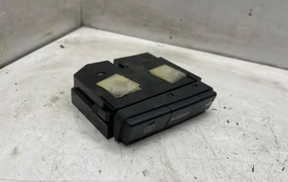 Toyota Avensis T250 Windscreen/window heater switch 8479005130
