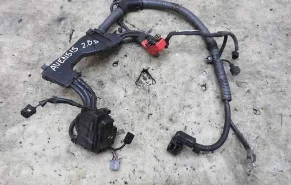 Toyota Avensis T270 Positive cable (battery) KRIS235789