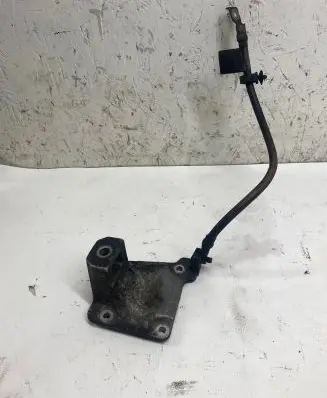 BMW 5 E39 Engine mounting bracket 6751226