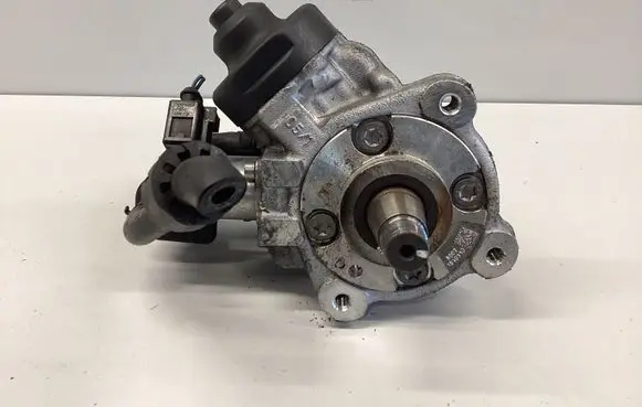 Audi A4 S4 B8 8K Fuel injection high pressure pump 0445010507 03L130755 03040708