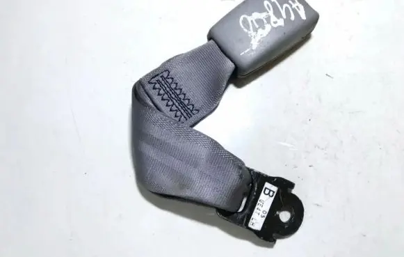 Mazda 626 Rear seatbelt buckle