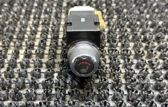Infiniti QX60 L50 Seat heating switch 