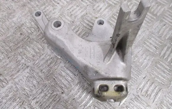 Ford Focus Gearbox mounting bracket F1F17M125EA
