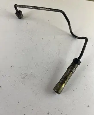 Mitsubishi Pajero Fuel injector supply line/pipe 