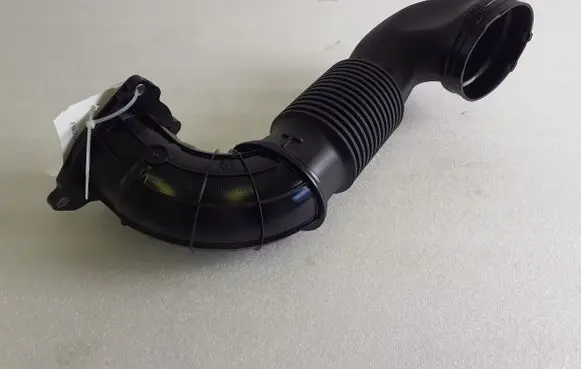 Jaguar E-Pace Turbo air intake inlet pipe/hose GJ329F876AB 1165406S01