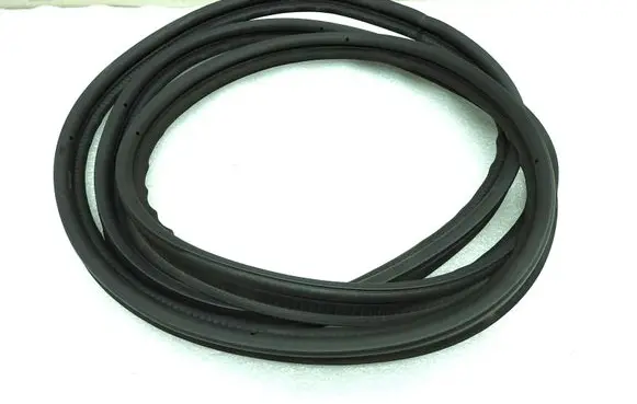 Suzuki Vitara (LY) Trunk rubber seal (body)