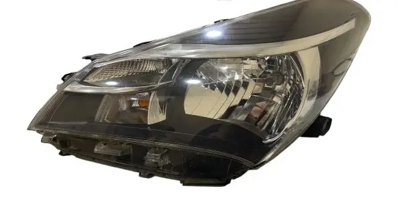 Toyota Yaris Headlight/headlamp