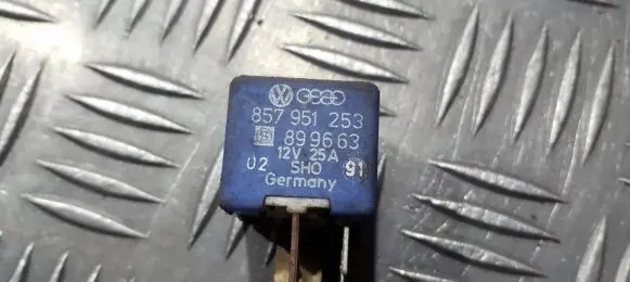 Volkswagen Golf III Other relay 857951253 899663