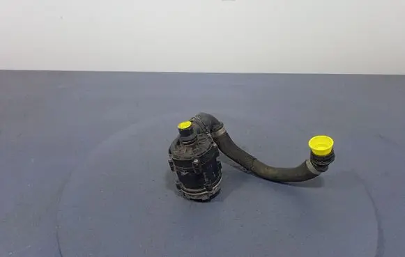 BMW 7 F01 F02 F03 F04 Water pump 8637952