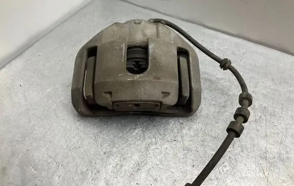 BMW 5 E60 E61 Front brake caliper 6753660